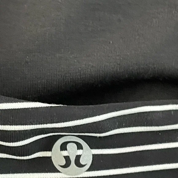 #121 Lululemon black/white stripe Energy Bra,
Size 10 - Picture 3 of 4
